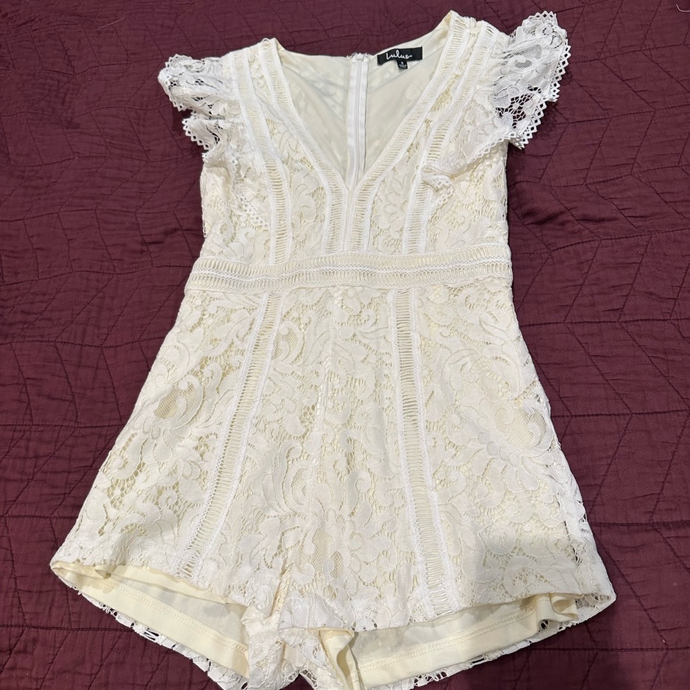 Lulu's Ivory Lace V-Neck Romper